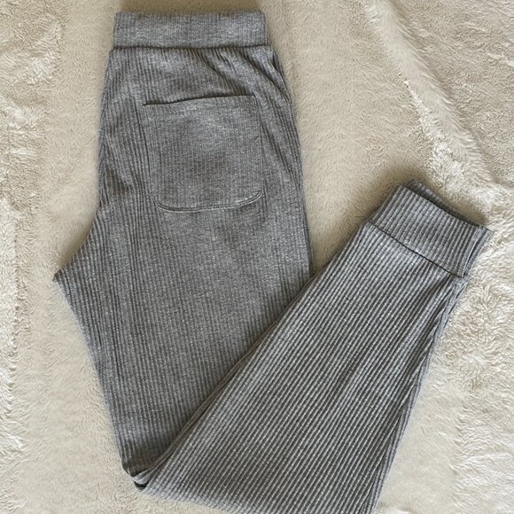 Alo Yoga Muse Sweatpant - Athletic Heather Grey Size: M - Picture 12 of 12
